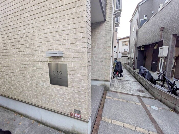 物件外観写真4　(エントランス部分)