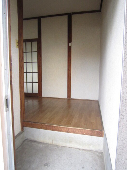 物件内観写真10　(玄関)