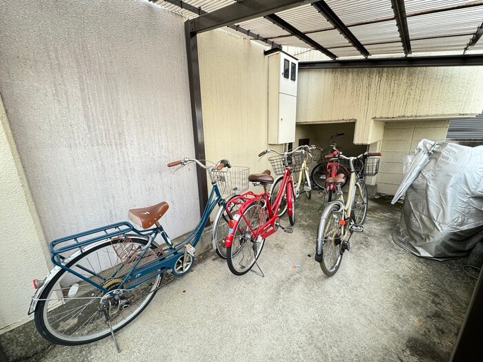 物件外観写真3　(駐輪場)