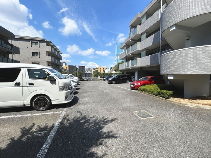 物件外観写真5　(駐車場)