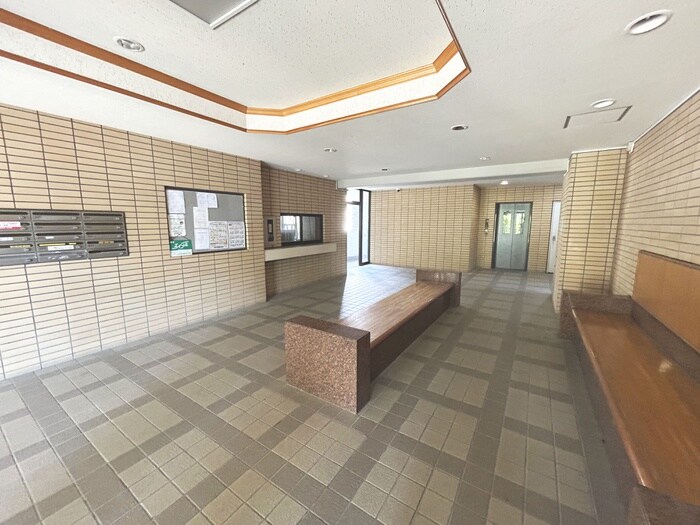 物件外観写真6　(エントランス部分)