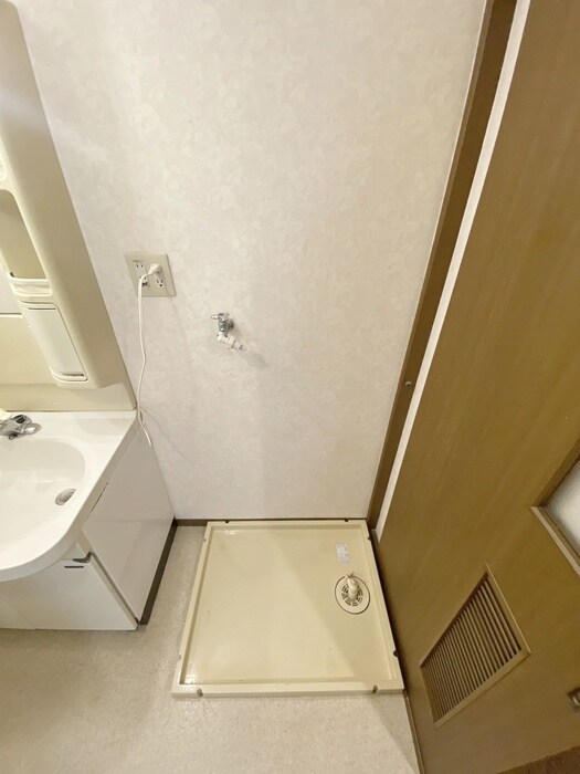 物件内観写真14　(洗濯機置場)