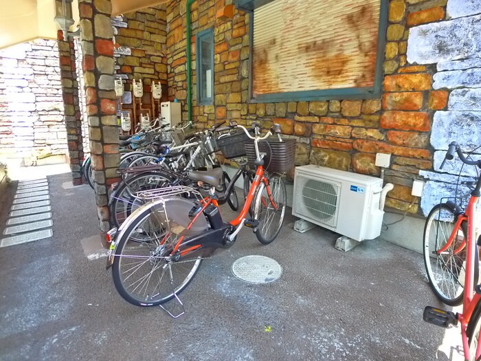 物件外観写真4　(駐輪場)