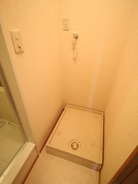 物件内観写真14　(洗濯機置場)