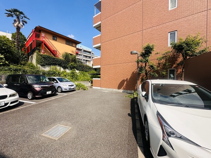 物件外観写真3　(駐車場)