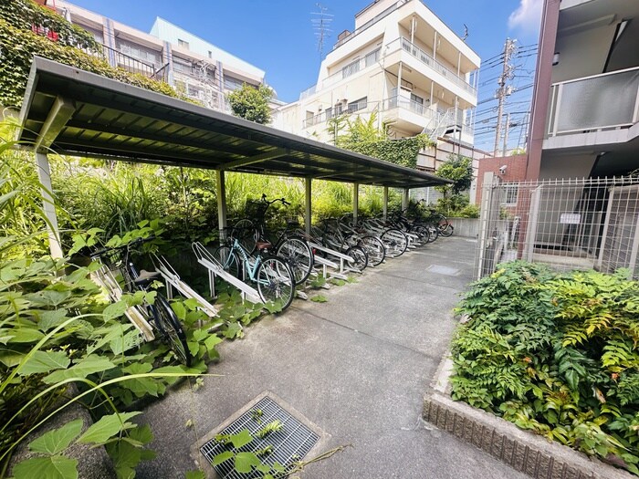 物件外観写真4　(駐輪場)