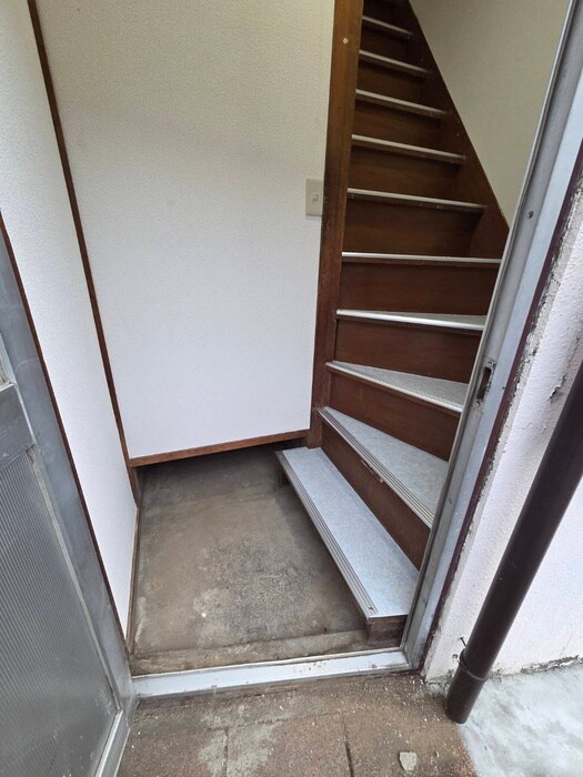 物件内観写真11　(玄関)