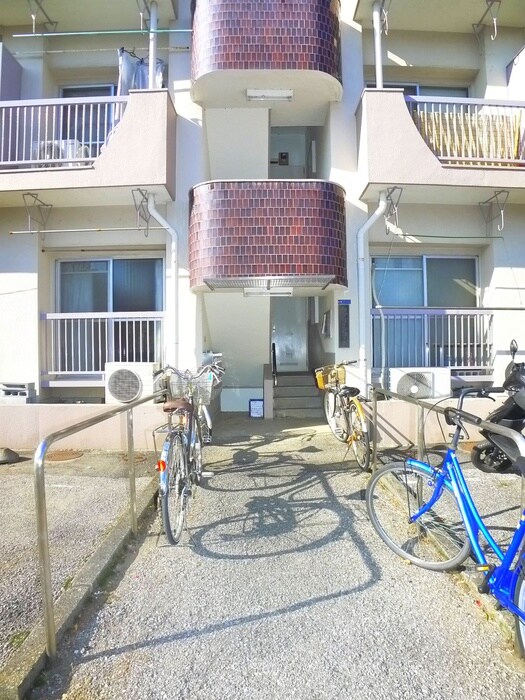 物件外観写真3　(エントランス部分)