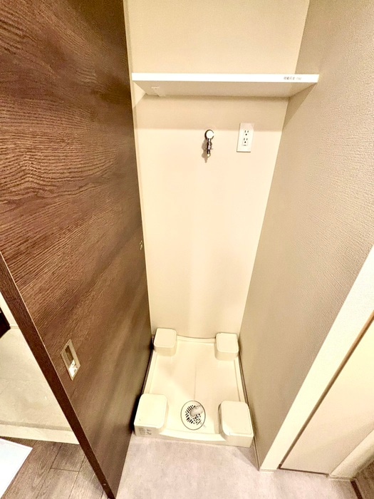 物件内観写真16　(洗濯機置場)