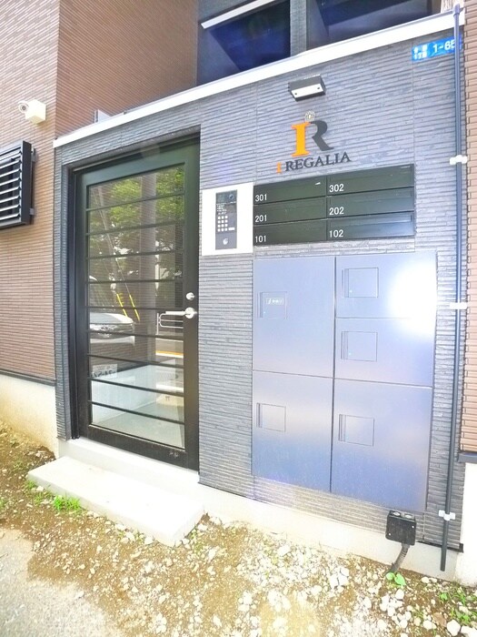 物件外観写真2　(エントランス部分)