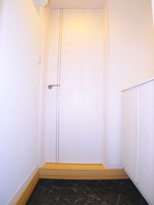 物件内観写真16　(玄関)