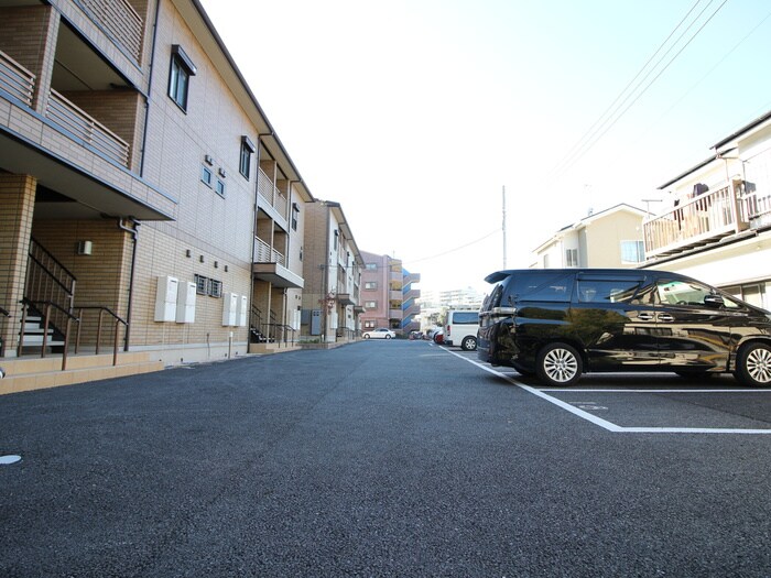 物件外観写真4　(駐車場)