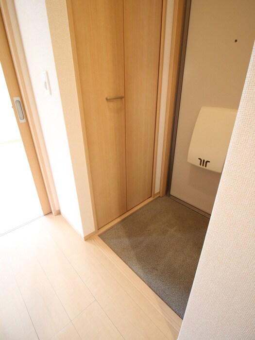 物件内観写真14　(玄関)
