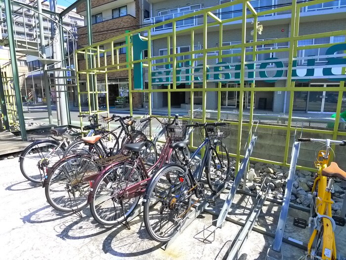 物件外観写真4　(駐輪場)