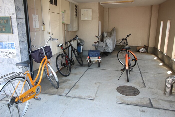 物件外観写真4　(駐輪場)