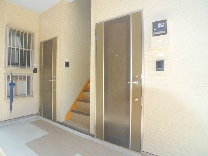 物件外観写真2　(エントランス部分)