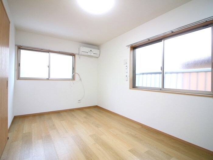 物件内観写真5　(室内からの展望)