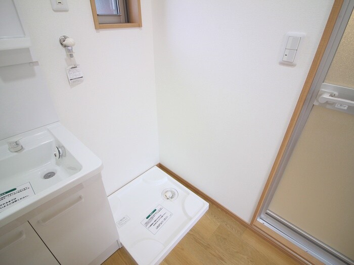 物件内観写真15　(洗濯機置場)