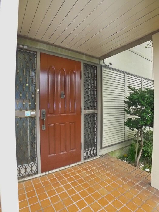 物件外観写真5　(エントランス部分)