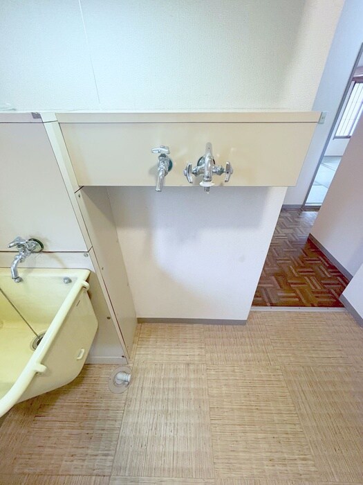 物件内観写真12　(洗濯機置場)