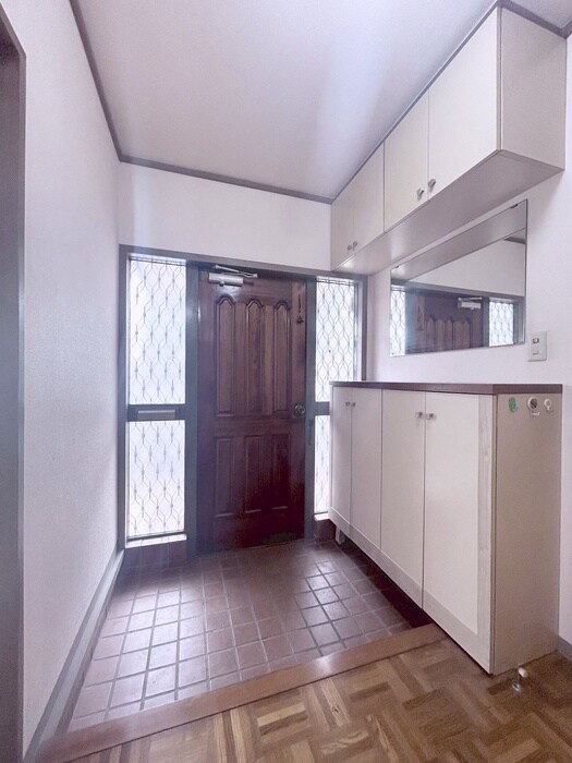 物件内観写真18　(玄関)