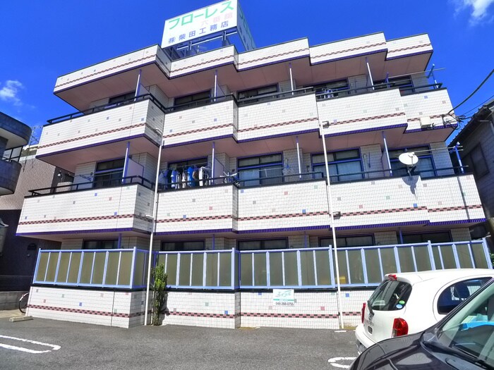 物件外観写真2　(エントランス部分)