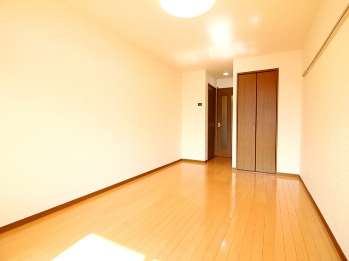 物件内観写真4　(居室)