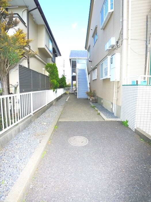 物件外観写真4　(エントランス部分)