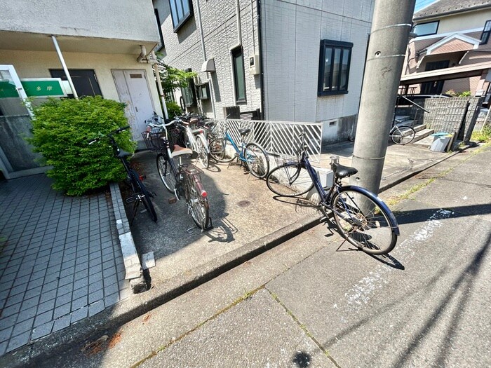 物件外観写真4　(駐輪場)