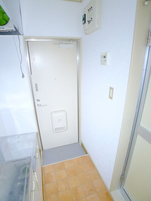 物件内観写真16　(玄関)