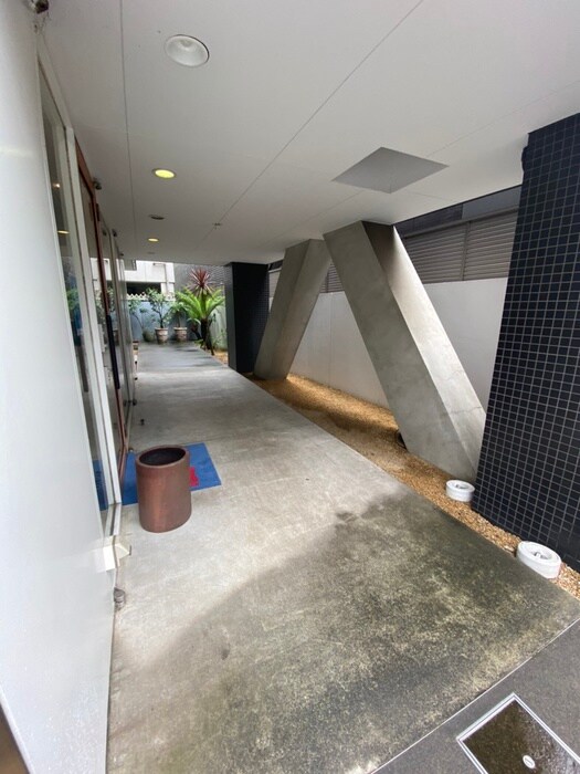 物件外観写真5　(エントランス部分)