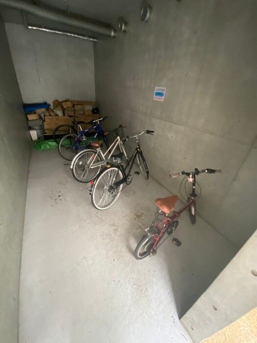 物件外観写真6　(駐輪場)