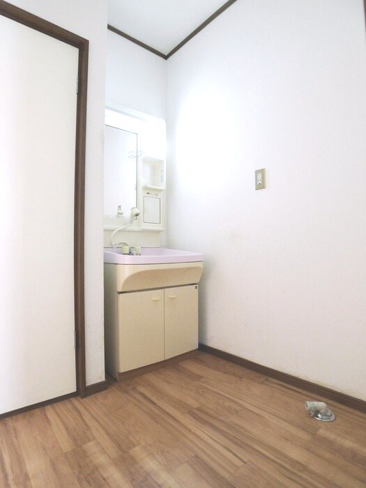 物件内観写真12　(洗濯機置場)