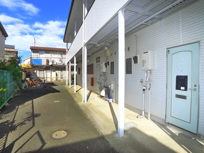 物件外観写真6　(エントランス部分)