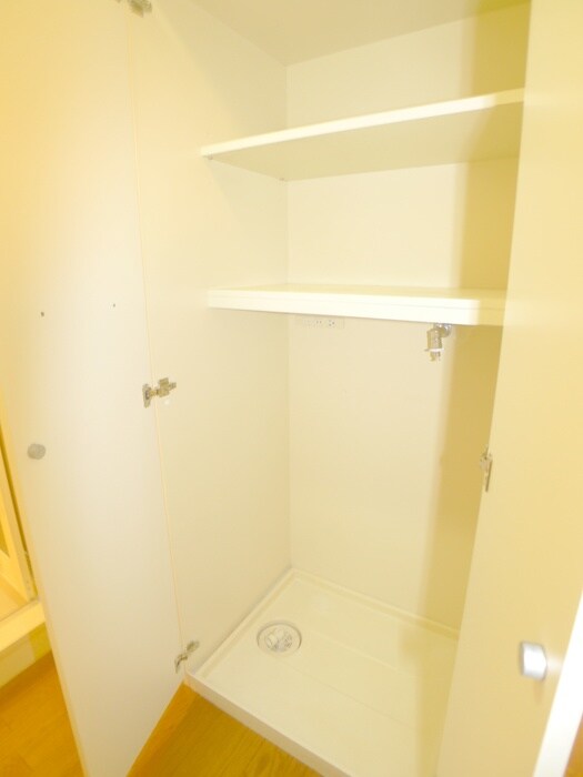 物件内観写真8　(洗濯機置場)