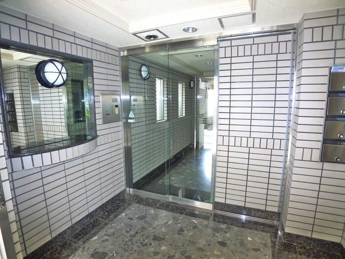 物件外観写真5　(エントランス部分)