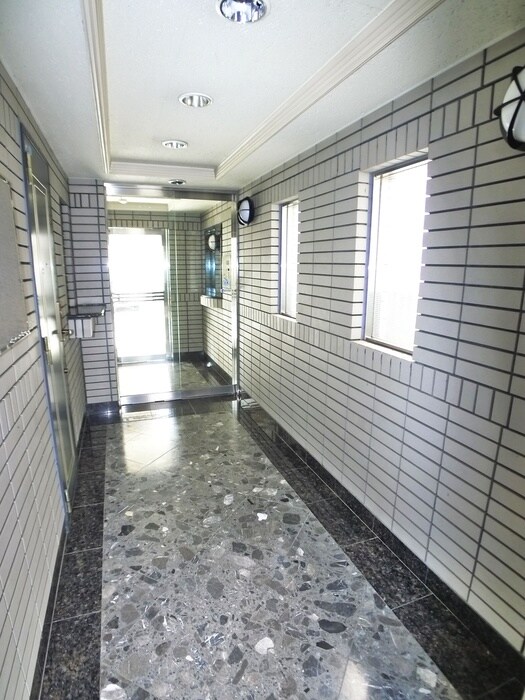 物件外観写真6　(エントランス部分)