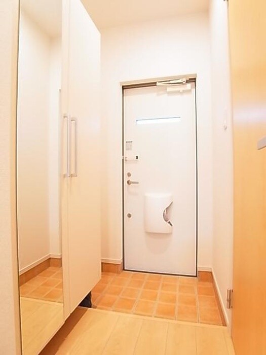 物件内観写真8　(玄関)