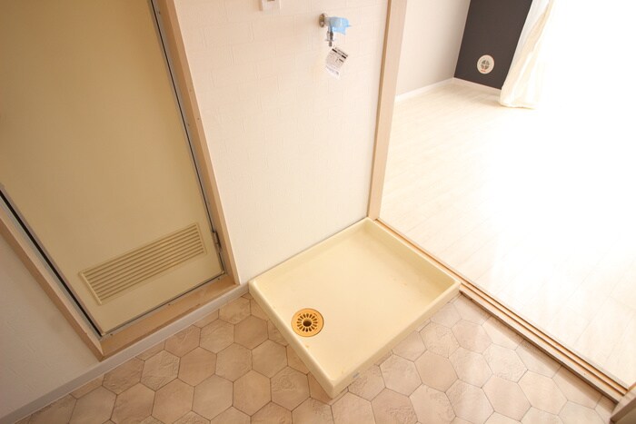 物件内観写真12　(洗濯機置場)