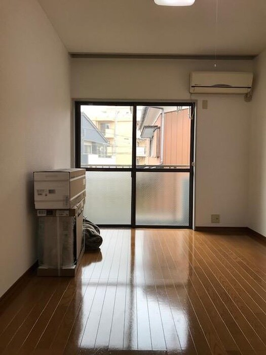 物件内観写真4　(室内からの展望)