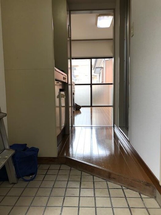 物件内観写真12　(玄関)