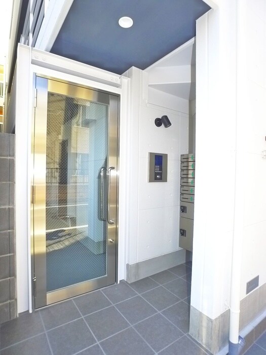 物件外観写真4　(エントランス部分)