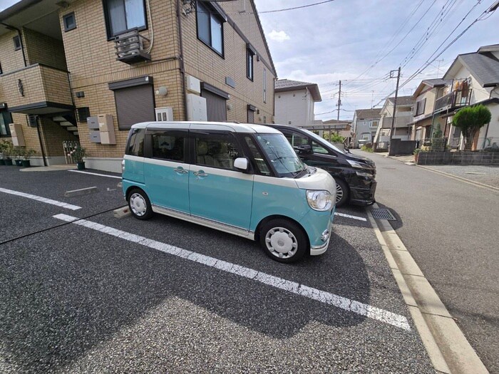 物件外観写真6　(駐車場)