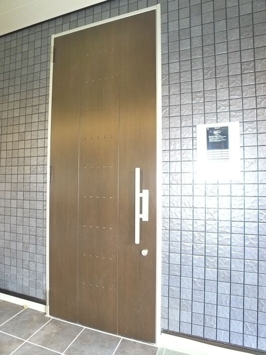 物件外観写真5　(エントランス部分)