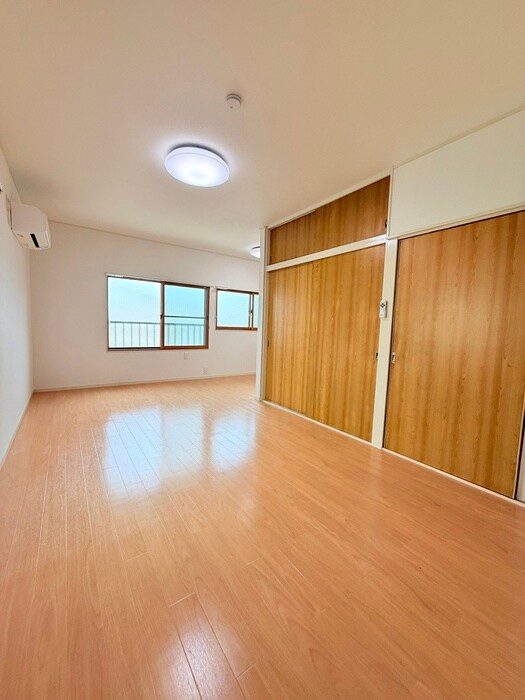 新倉2丁目高田様貸家の居室