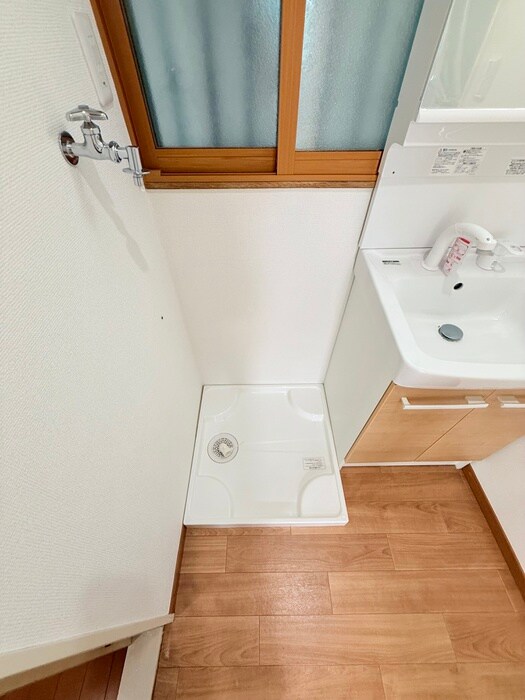 物件内観写真12　(洗濯機置場)