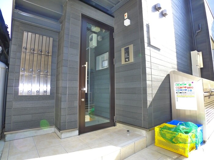 物件外観写真3　(エントランス部分)