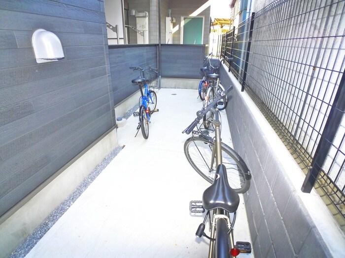 物件外観写真6　(駐輪場)
