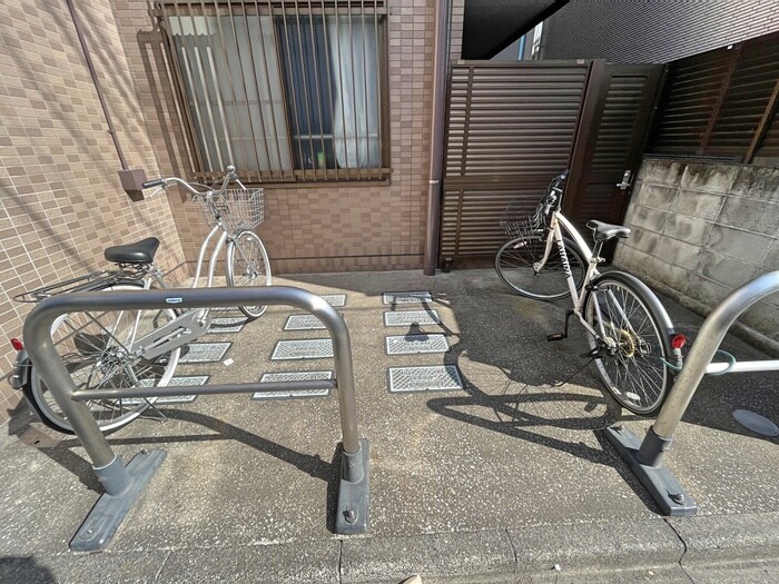 物件外観写真3　(駐輪場)