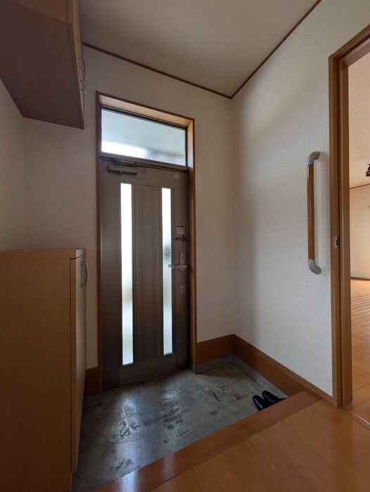 物件内観写真5　(玄関)